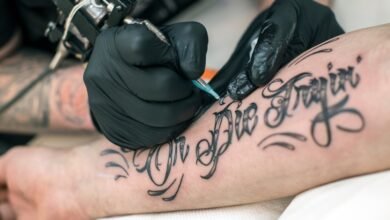 What does a tattoo feel like?